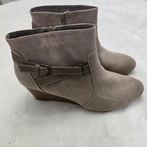 Dexflex Womens Taupe Ankle Boots Wedge Heel‎ Buckle Accent Booties Size 6